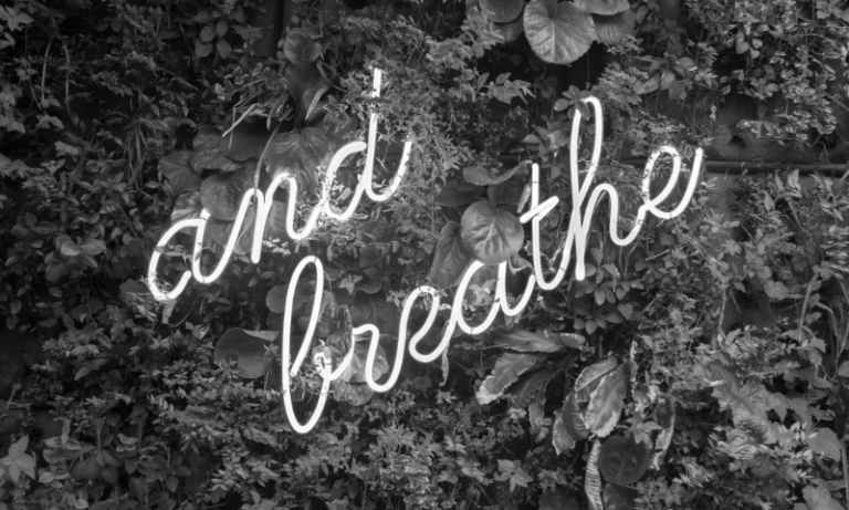 Apprenez à réguler votre souffle pour apaiser votre esprit et renforcer votre équilibre.